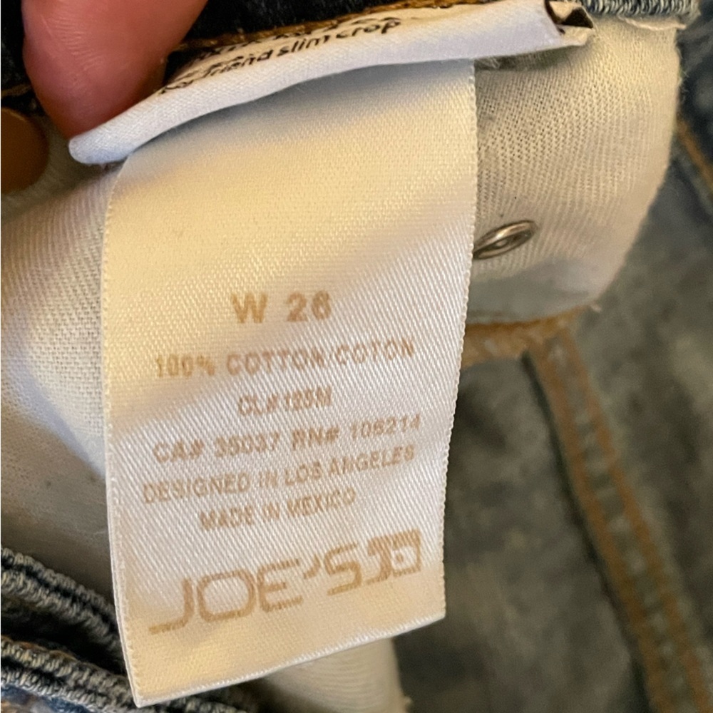 Joe’s Jeans Collector’s Edition The Sawyer Crop Distressed Jeans Size 26 - Picture 6 of 13